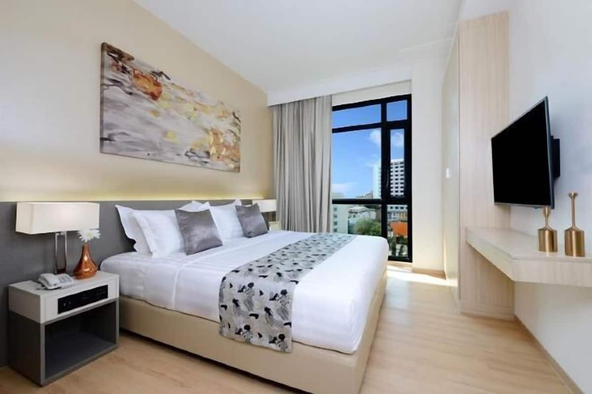 1 slaapkamer, een minibar, een kluis op de kamer, een bureau