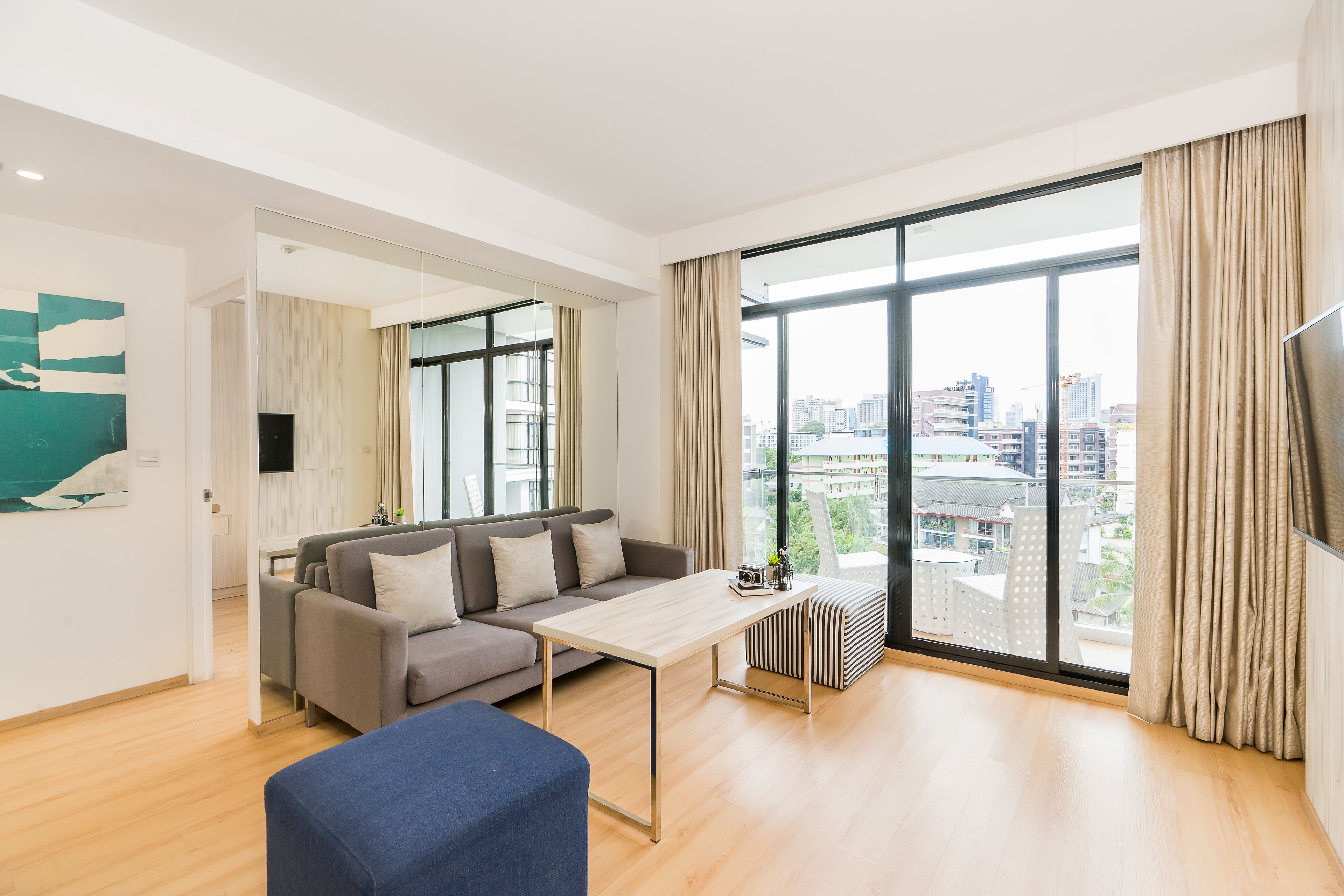 family room | living room | 32-inch tv with cable channels