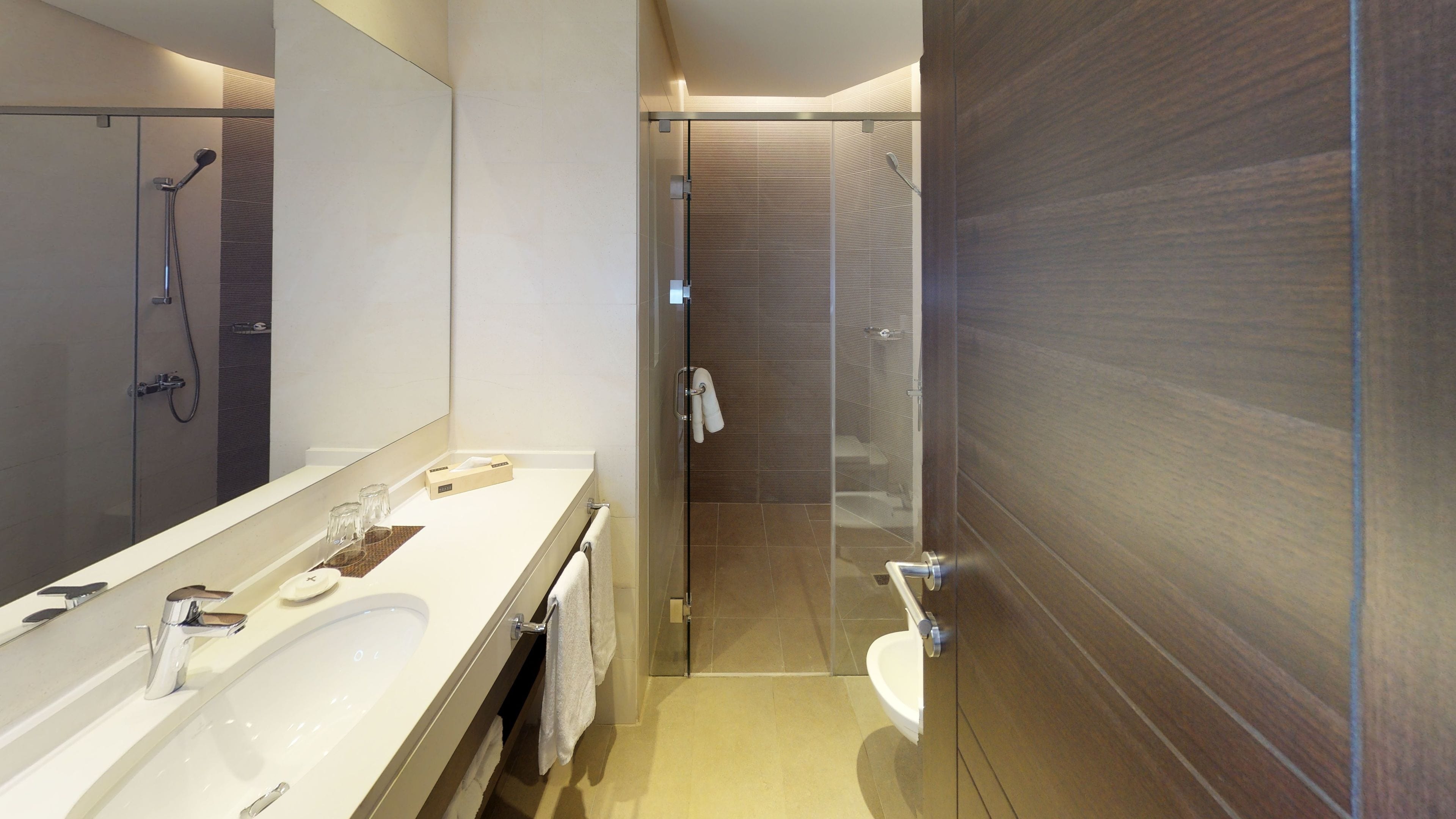 grand suite, 2 bedrooms | bathroom | free toiletries, hair dryer, bathrobes, slippers