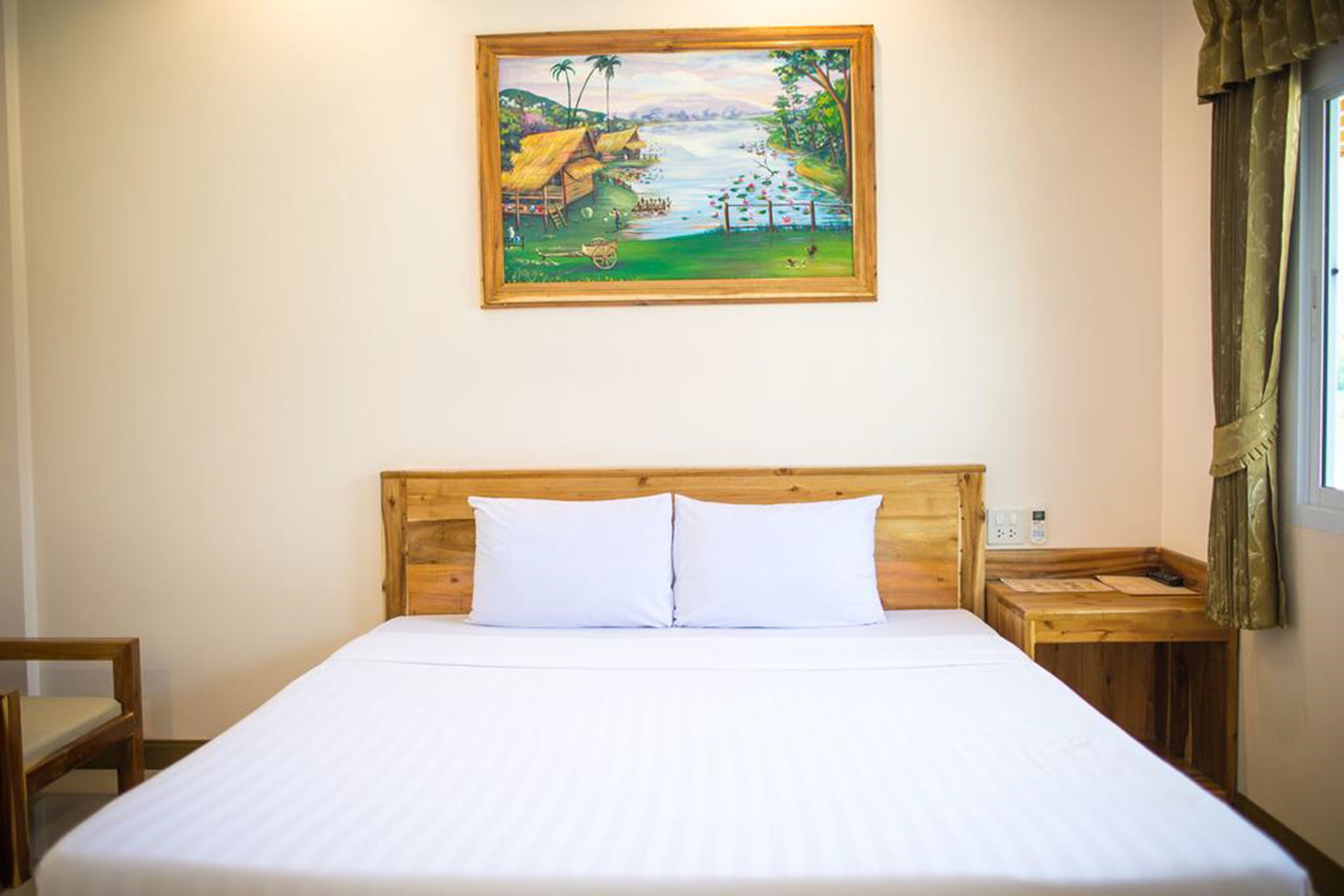 Standard Double Room | Escrivaninha, ferros/tábuas de passar roupa, Wi-Fi de cortesia