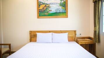 Standard Double Room | Escrivaninha, ferros/tábuas de passar roupa, Wi-Fi de cortesia