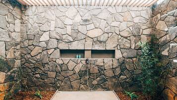 Shower, free toiletries, towels