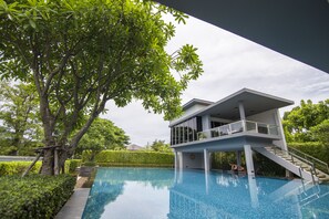 室外游泳池