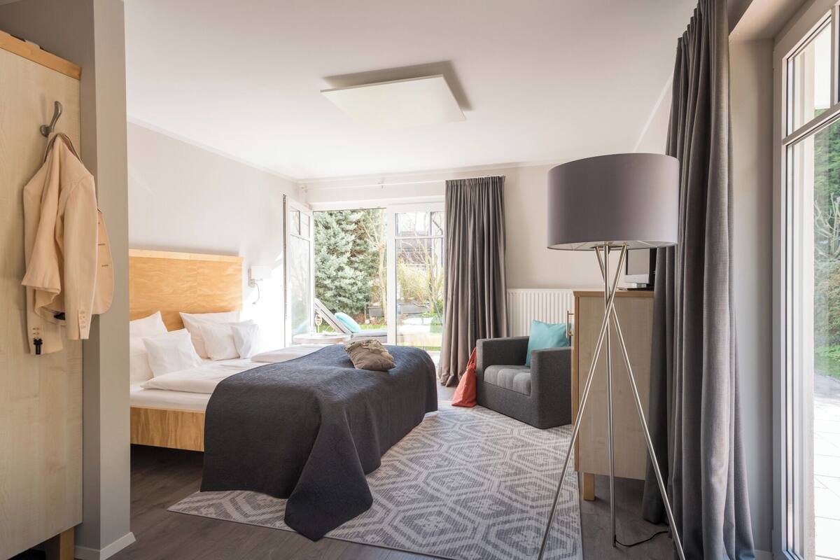 Classic Comfort Doppelzimmer mit Balkon oder Terrasse | Seprai antialergi, brankas, Wi-Fi gratis, dan seprai linen