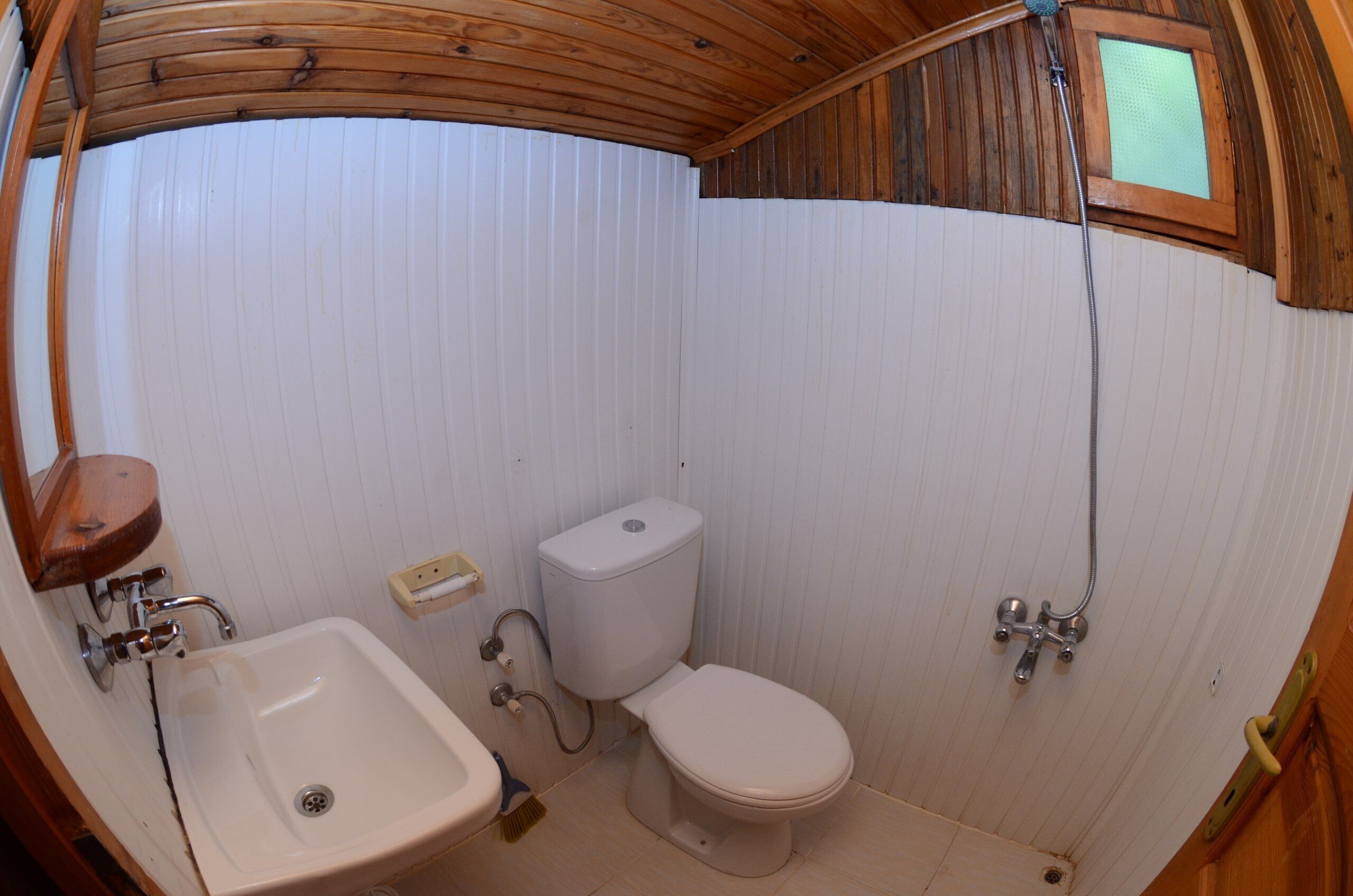 economy double room | bathroom | shower, hair dryer, towels