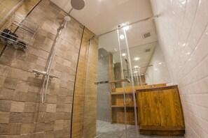  Penthouse 1 | Bathroom shower - Maximum Luxury Apartment (Udon Thani)