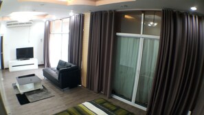 Comfort Single Room, 1 King Bed, City View - Maximum Luxury Apartment (Udon Thani)