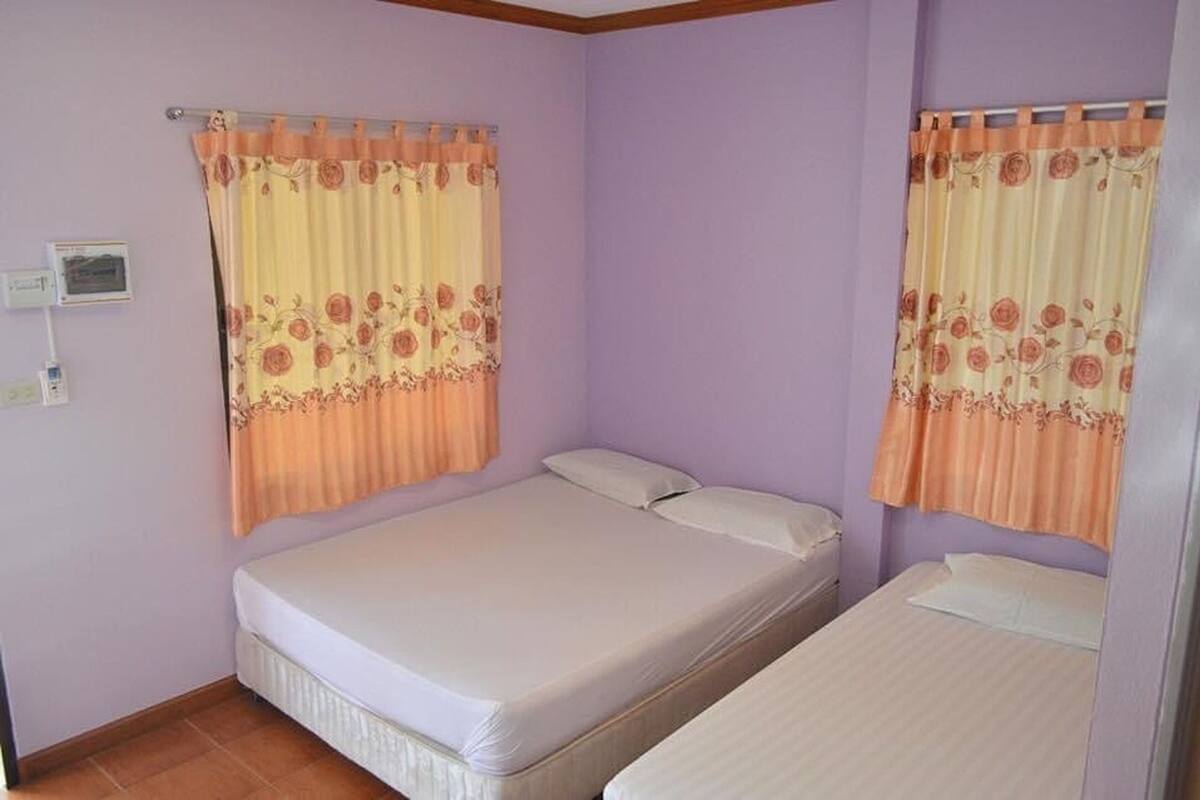 Vila Standar, 1 kamar tidur (3 Pax) | Meja kerja dan seprai linen