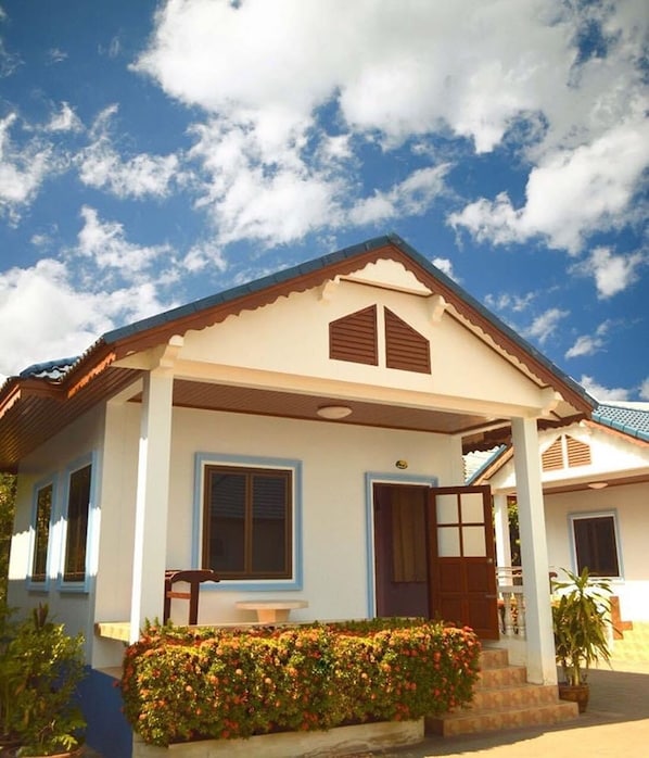 Villa, 1 Bedroom (4 Pax) | Desk, bed sheets