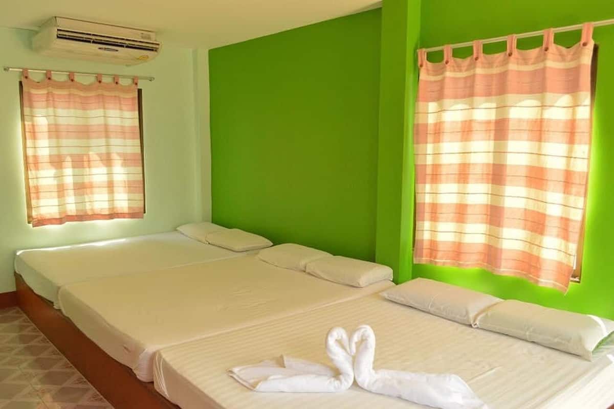 Habitación superior | 1 habitación, escritorio y ropa de cama