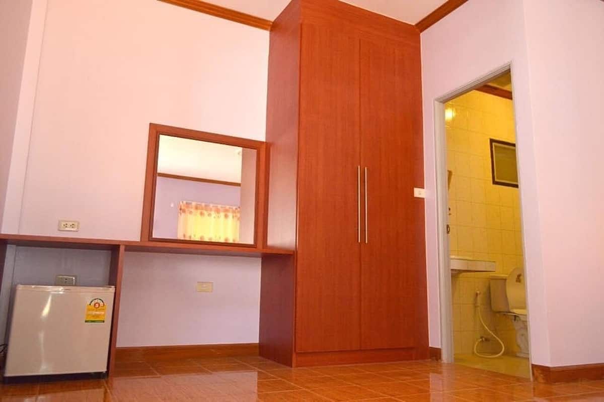 Rumah, 5 kamar tidur | Meja kerja dan seprai linen