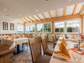 Breakfast, lunch and dinner served  - Hotel Am Sonnenhang (Oy-Mittelberg)