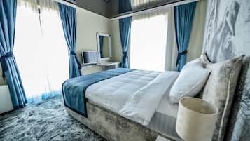 Classic Double Room | Minibar, in-room safe, desk, soundproofing