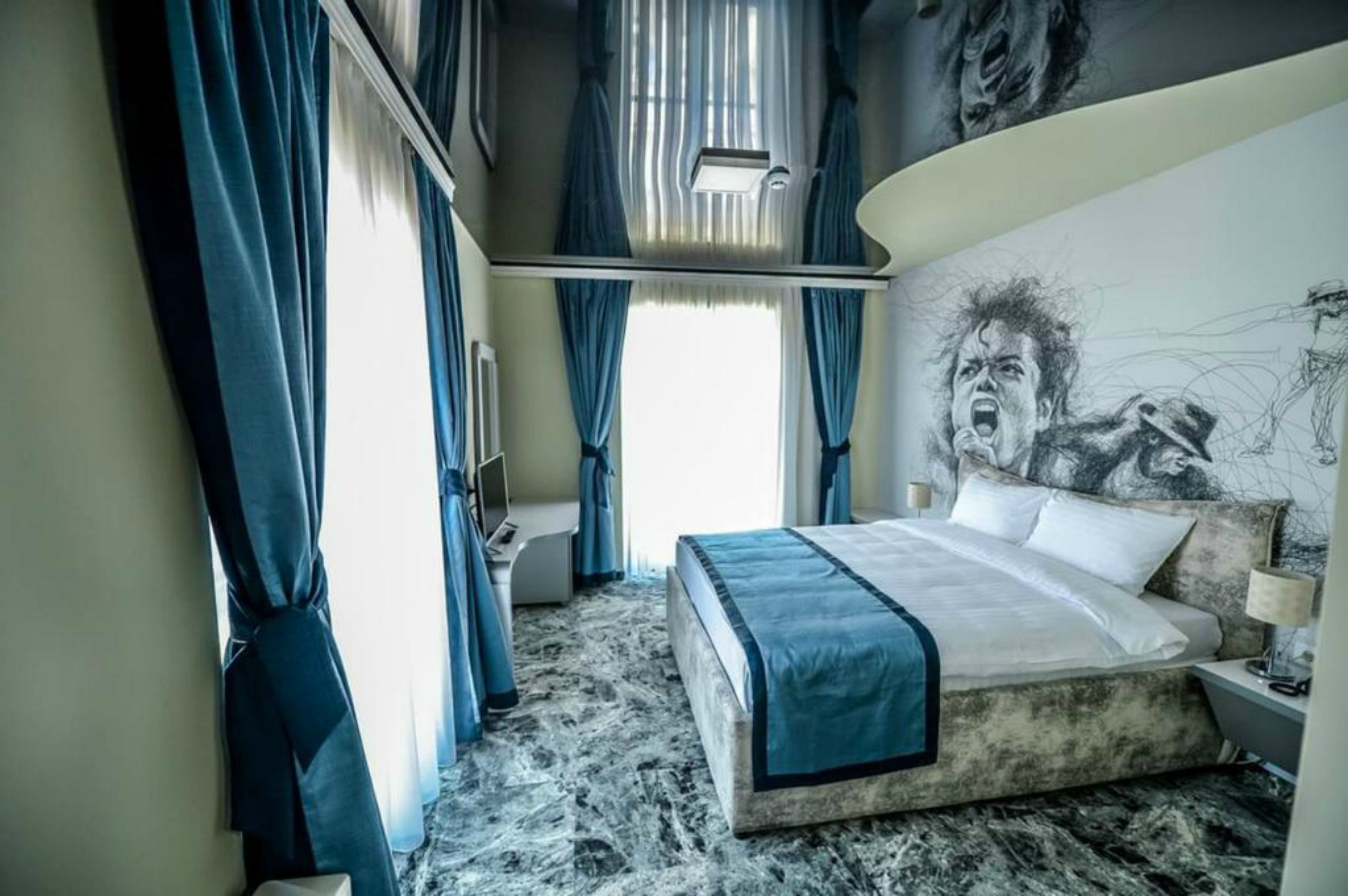 classic double room | minibar, in-room safe, desk, soundproofing