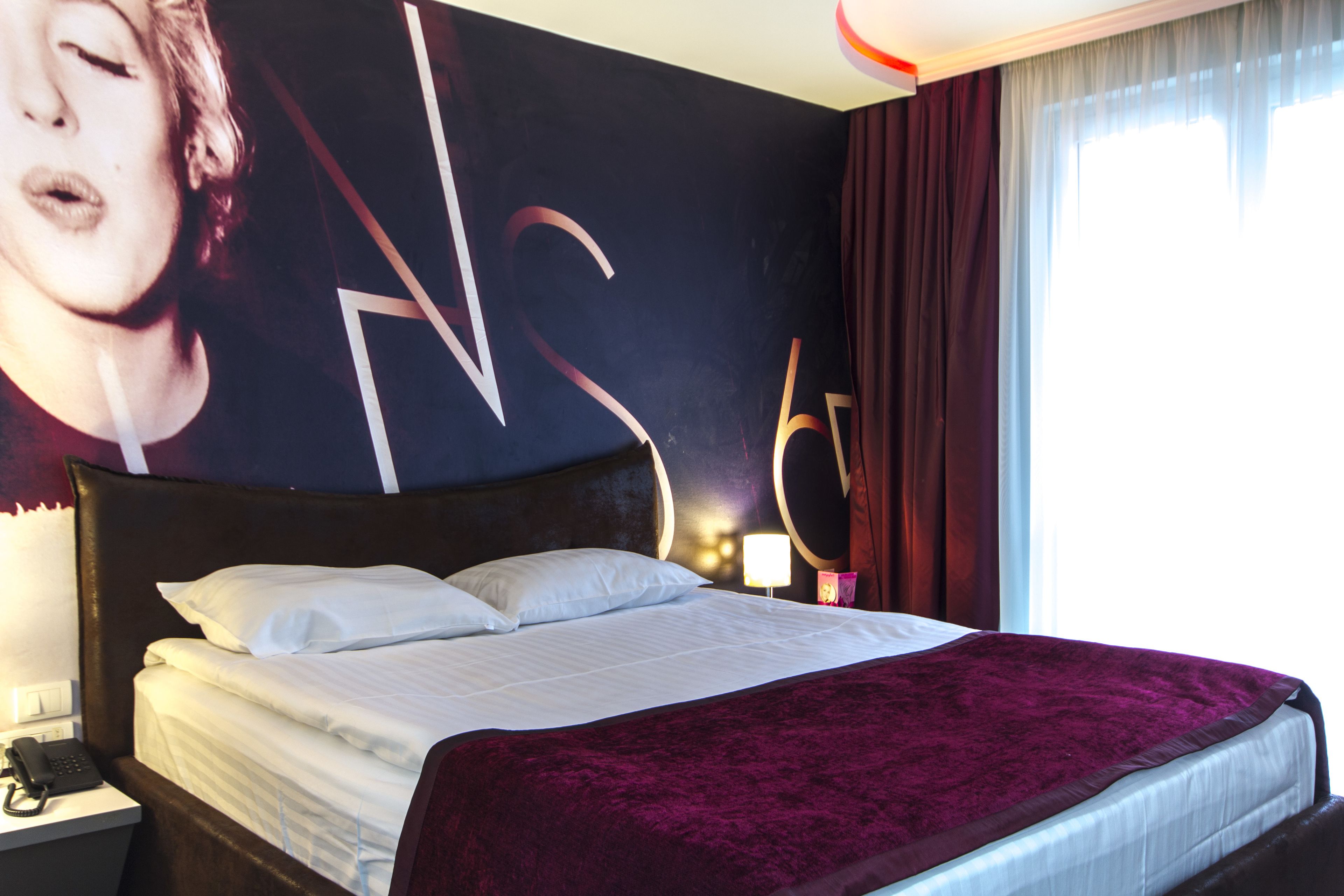 classic double room | minibar, in-room safe, desk, soundproofing