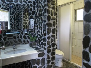 Standard Double Room | Bathroom | Shower, free toiletries, hair dryer, slippers - Kaotai B&B (Luye)