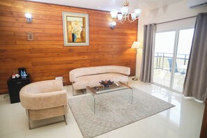Luxury Suite | Living area