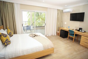 Rom – premium | Individuelt innredet, skrivebord og skrivebord for bærbar PC