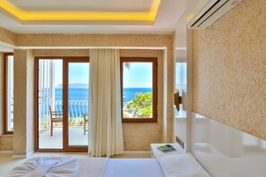 Minibar, coffres-forts dans les chambres, bureau, lits bébé (gratuits)