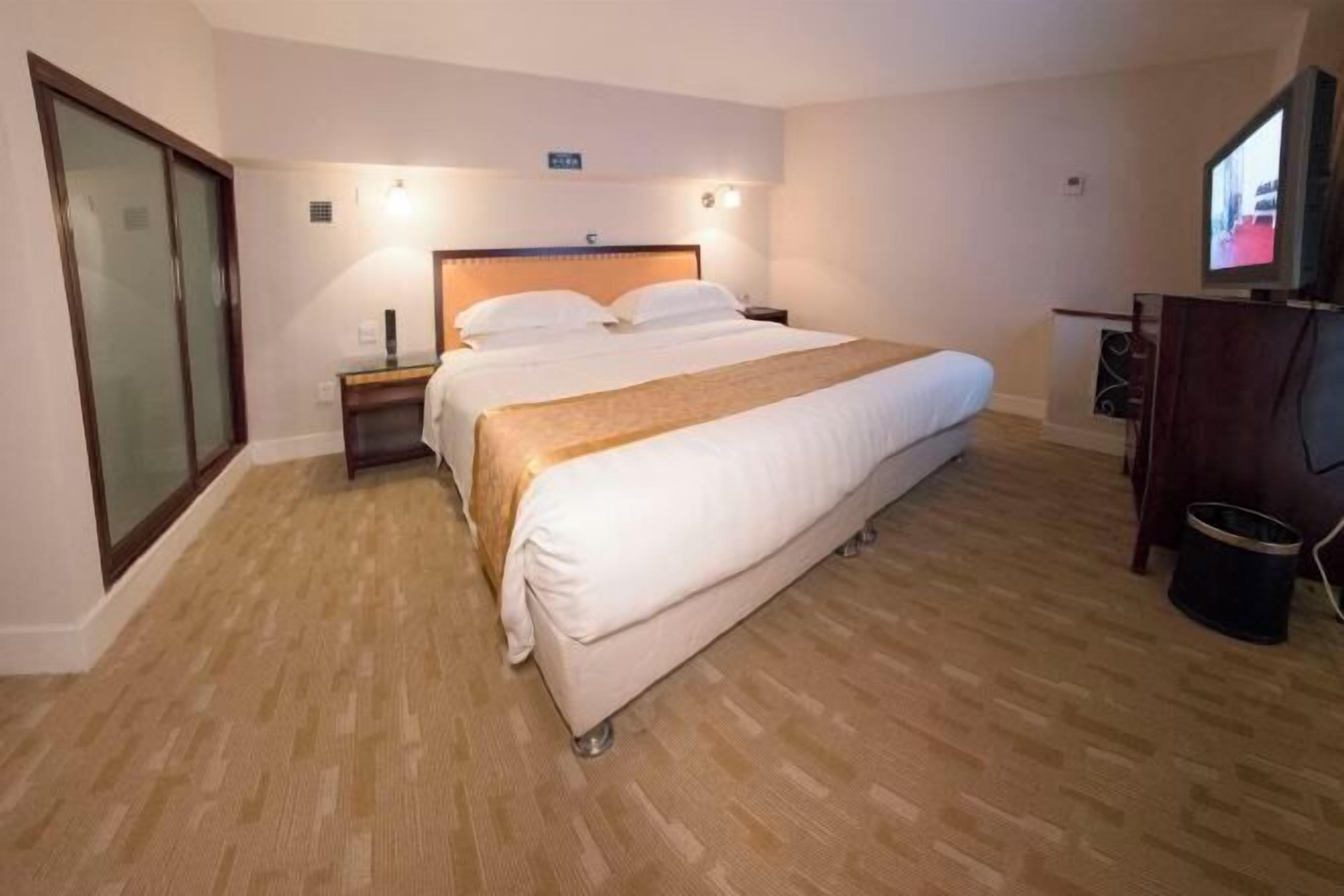 Minibar, in-room safe, desk, blackout curtains