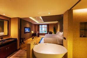 Superior Queen Room With Courtyard View  | Minibar, in-room safe, desk, blackout drapes - Fulitai International Hotel Yantai (Yantai)