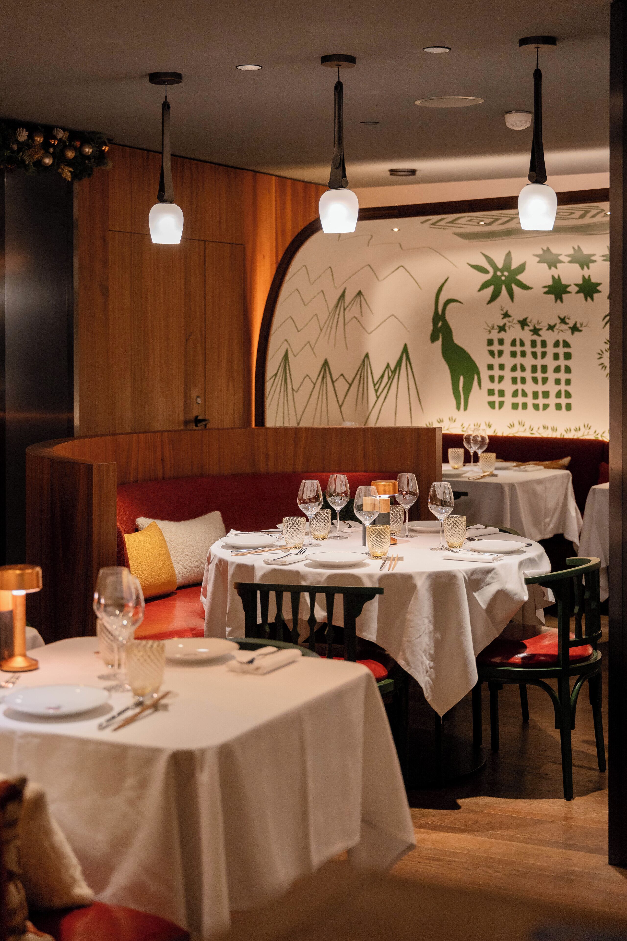 breakfast, lunch, dinner served; french cuisine