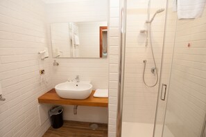 Shower, free toiletries, hair dryer, bidet - Bed & Breakfast Ausonia (Naples)