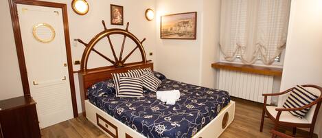 Ropa de cama de alta calidad y escritorio