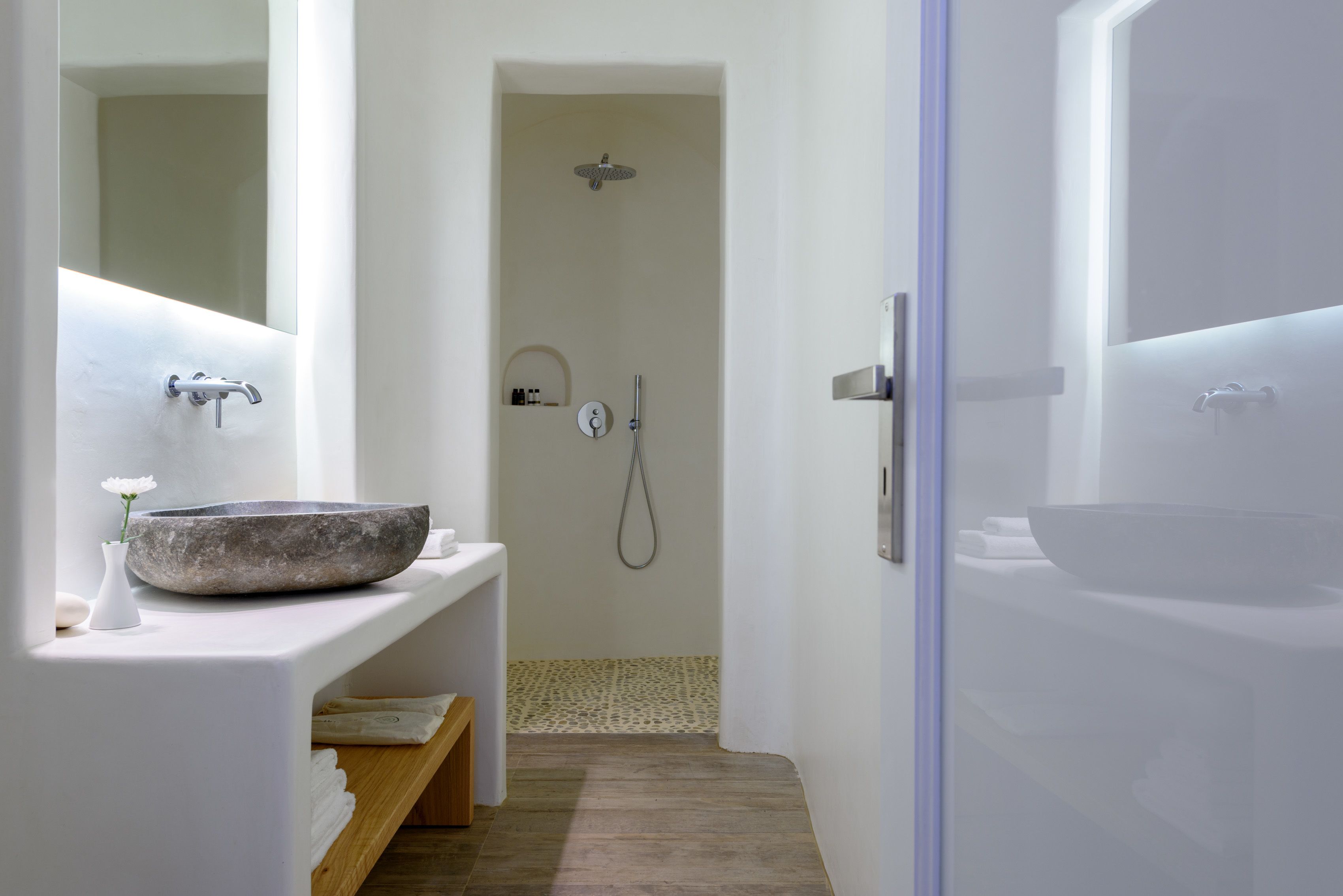 Dusche, Designer-Toilettenartikel, Haartrockner, Bademäntel