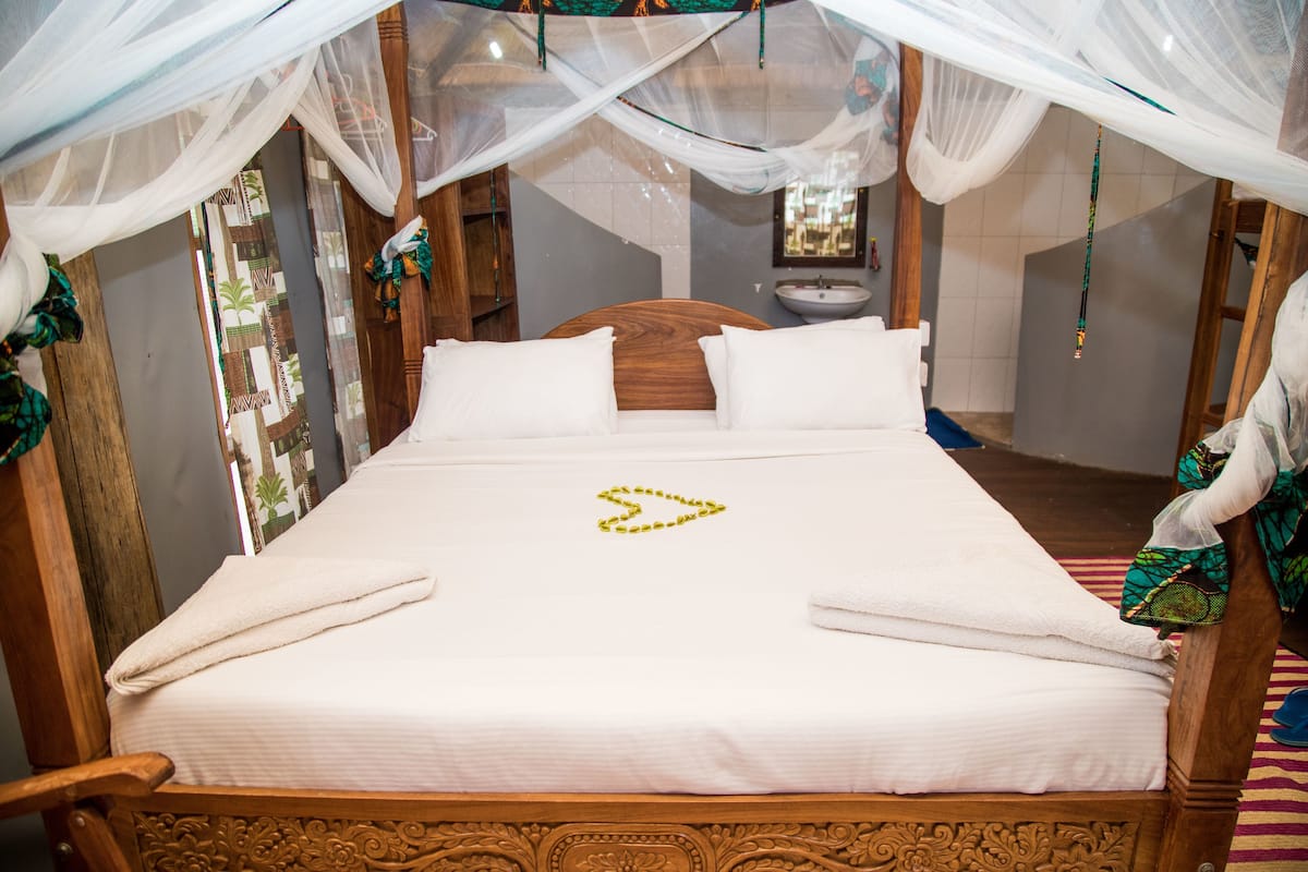 Egyptian cotton sheets, premium bedding, down duvets, pillow-top beds