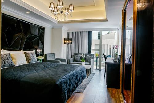 Deluxe Suite, Jetted Tub, City View