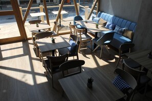 Terrace/patio - Qbic City Hotel (Larnaca)