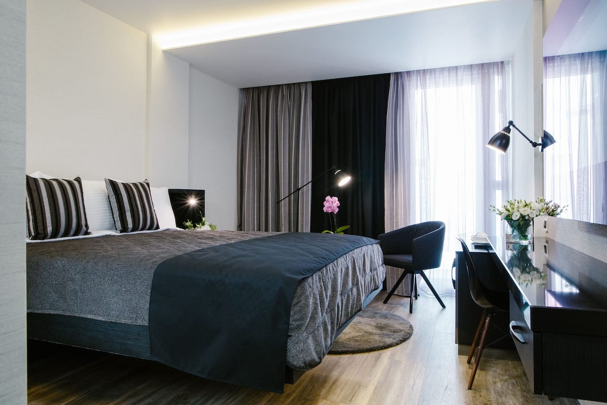 Superior-Doppelzimmer | Zimmersafe, Schreibtisch, schallisolierte Zimmer, Bügeleisen/Bügelbrett