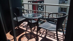 Superior Double Room with Balcony  | Balcony - Baramee Apartment (Pattaya)