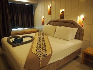 Superior Double Room with Balcony  | Zimmersafe, Verdunkelungsvorhänge