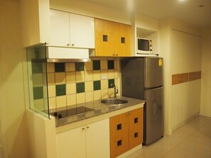 Superior Double Room with Balcony | Cozinha americana privada | Geladeira grande