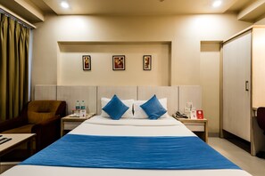 標準雙人或雙床房 | 高級寢具、書桌、免費 Wi-Fi