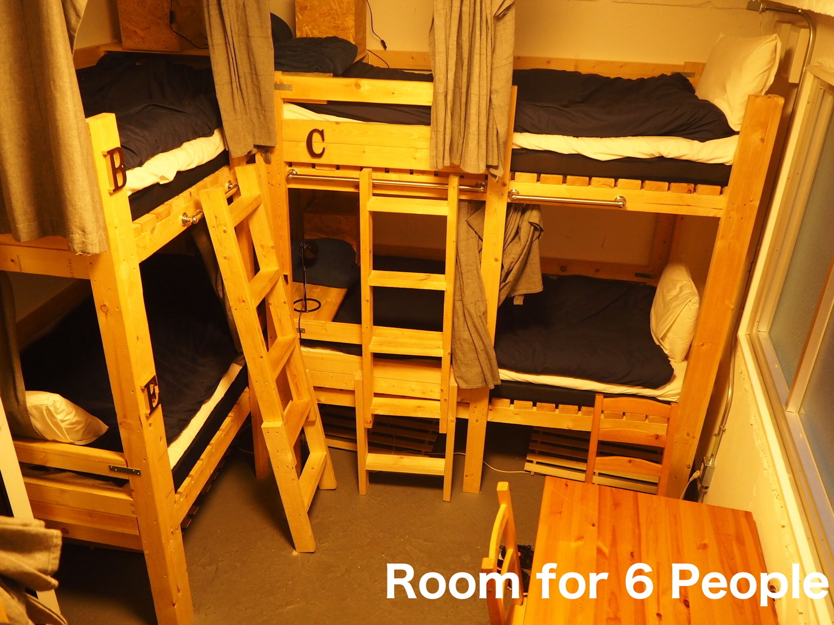 Caja fuerte, wifi gratis, ropa de cama