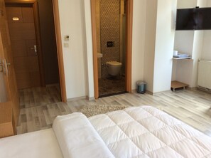 Habitación Deluxe | Caja de seguridad en la habitación y escritorio