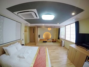 Suíte tradicional | Edredons de pluma, individualmente decorados, quartos à prova de som