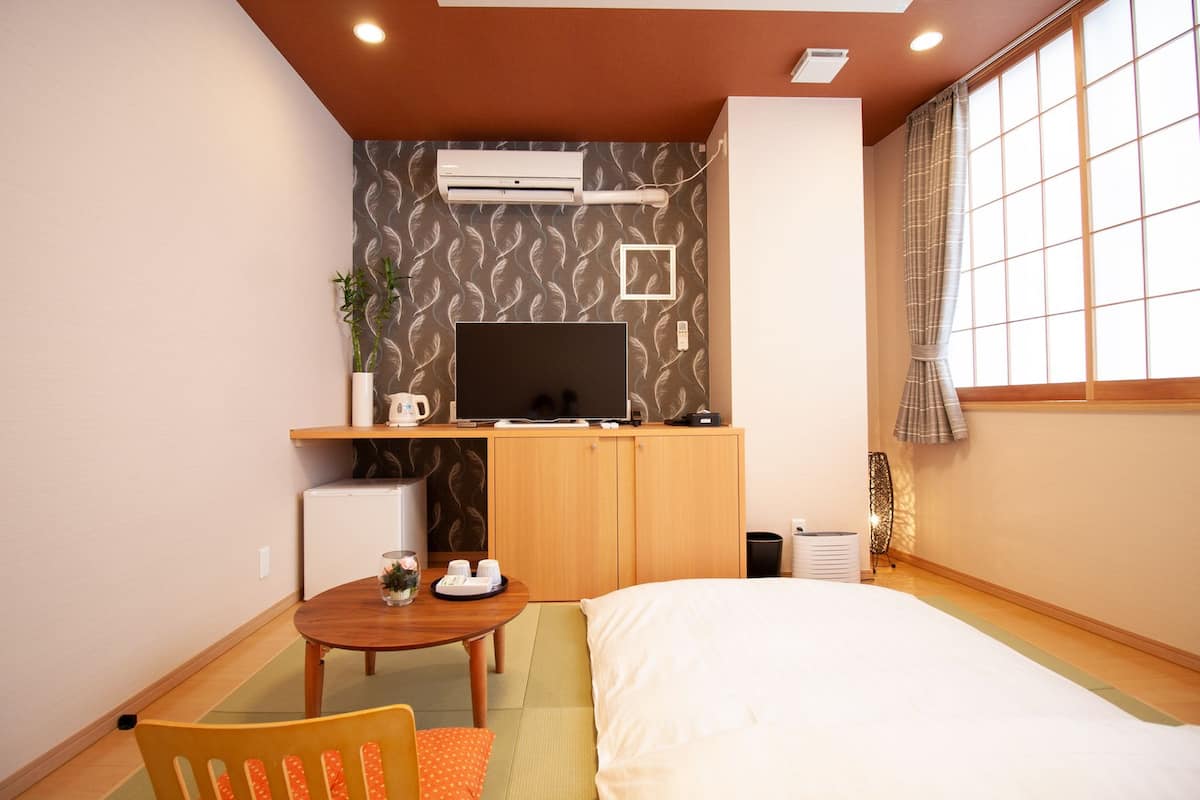 Traditional Room | Down duvets, individually decorated, soundproofing, iron/ironing board