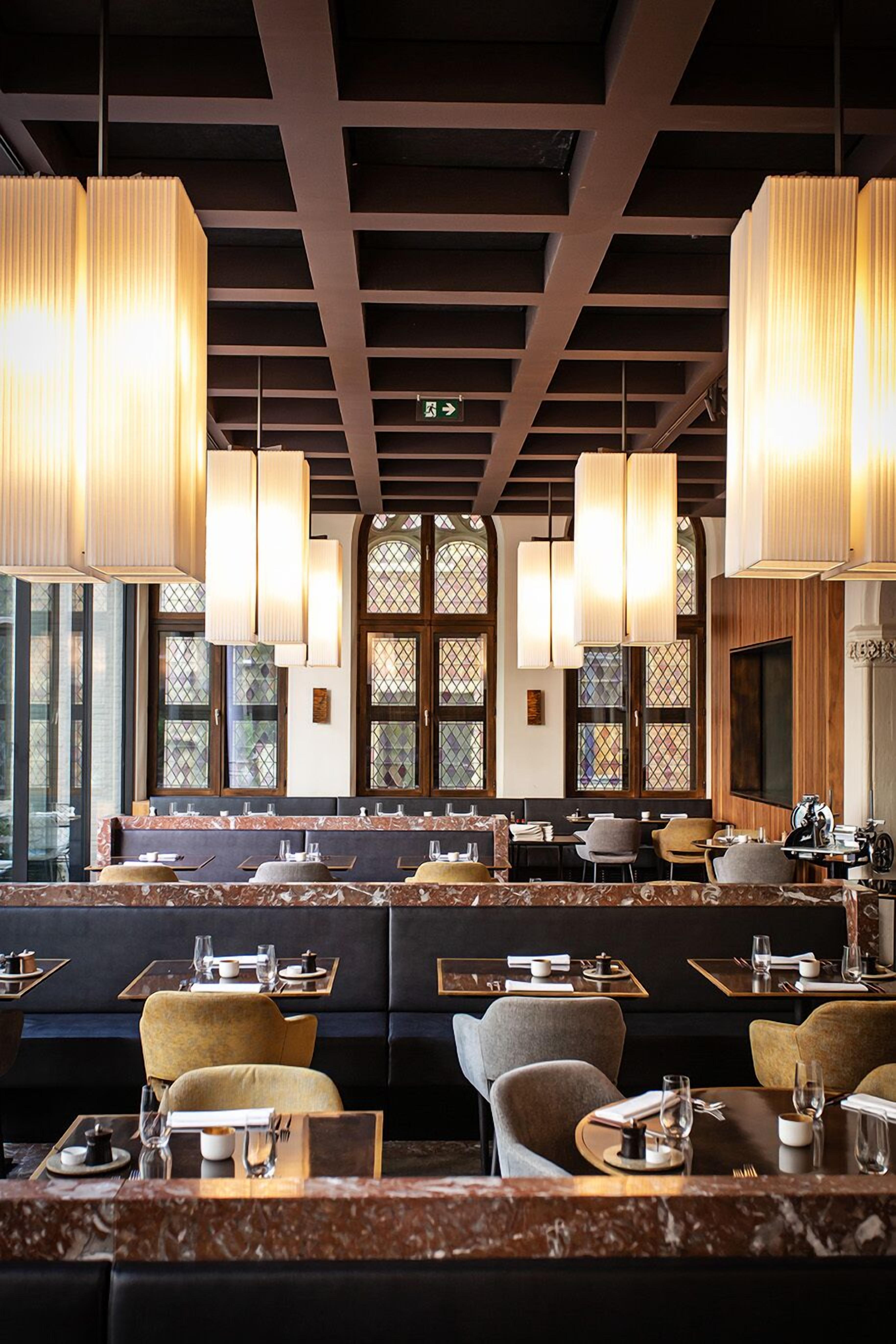 breakfast, lunch, dinner served; international cuisine