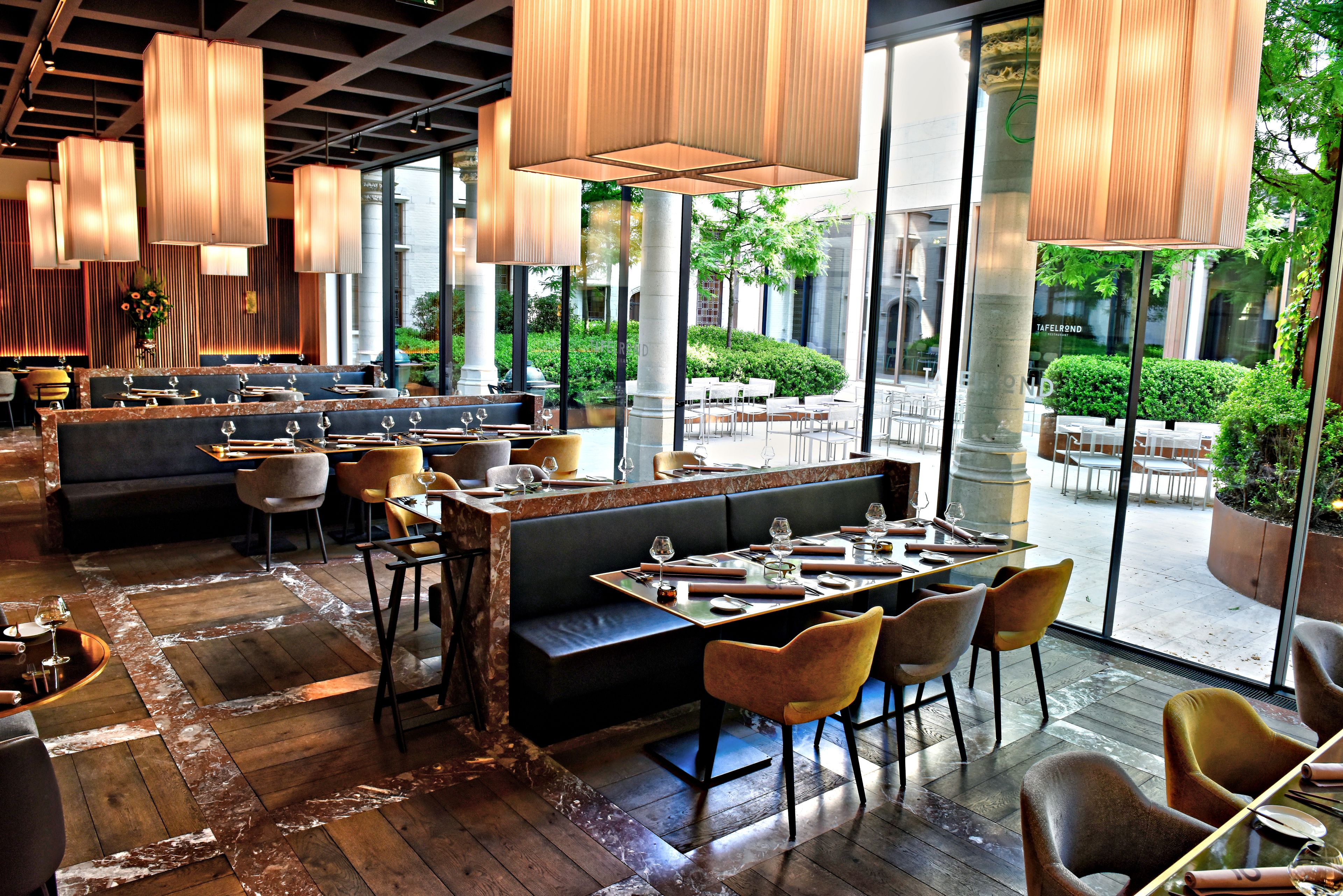 breakfast, lunch, dinner served; international cuisine