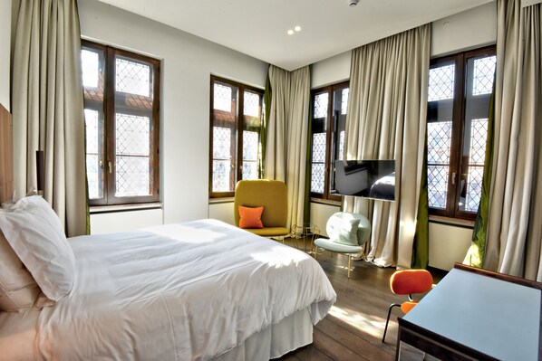 Ropa de cama de alta calidad y minibar 