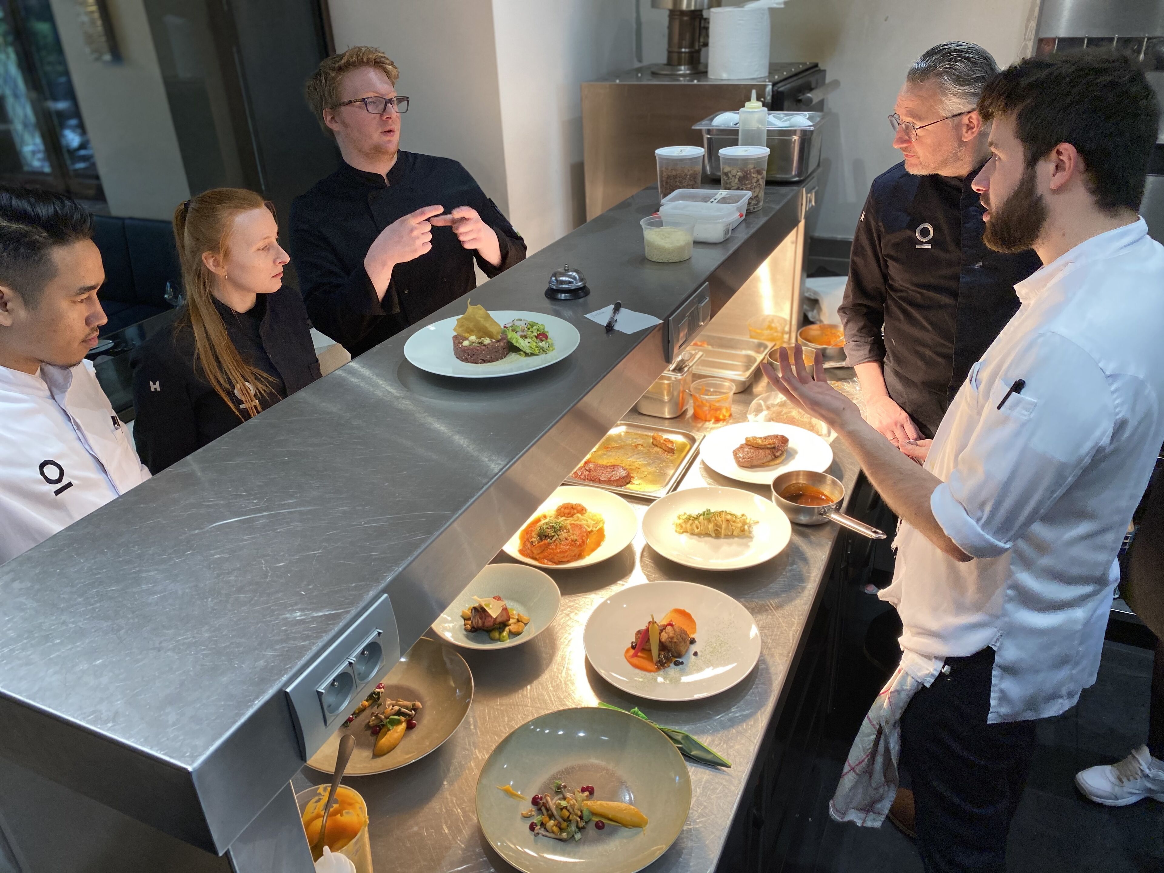 breakfast, lunch, dinner served; international cuisine