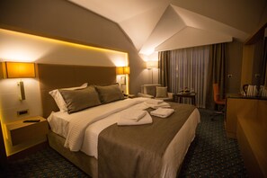 Family Room, Sea View | Premium bedding, minibar, in-room safe, desk - Blue Sea Hotel (Trabzon)