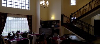 Karen Crescent Hotel