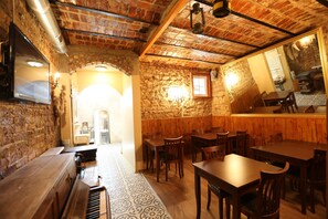 Daily continental breakfast (EUR 10 per person) - Yeşilköy Airport Butik Otel (Istanbul)