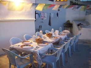 朝食 (ビュッフェ)、毎日提供 (無料)