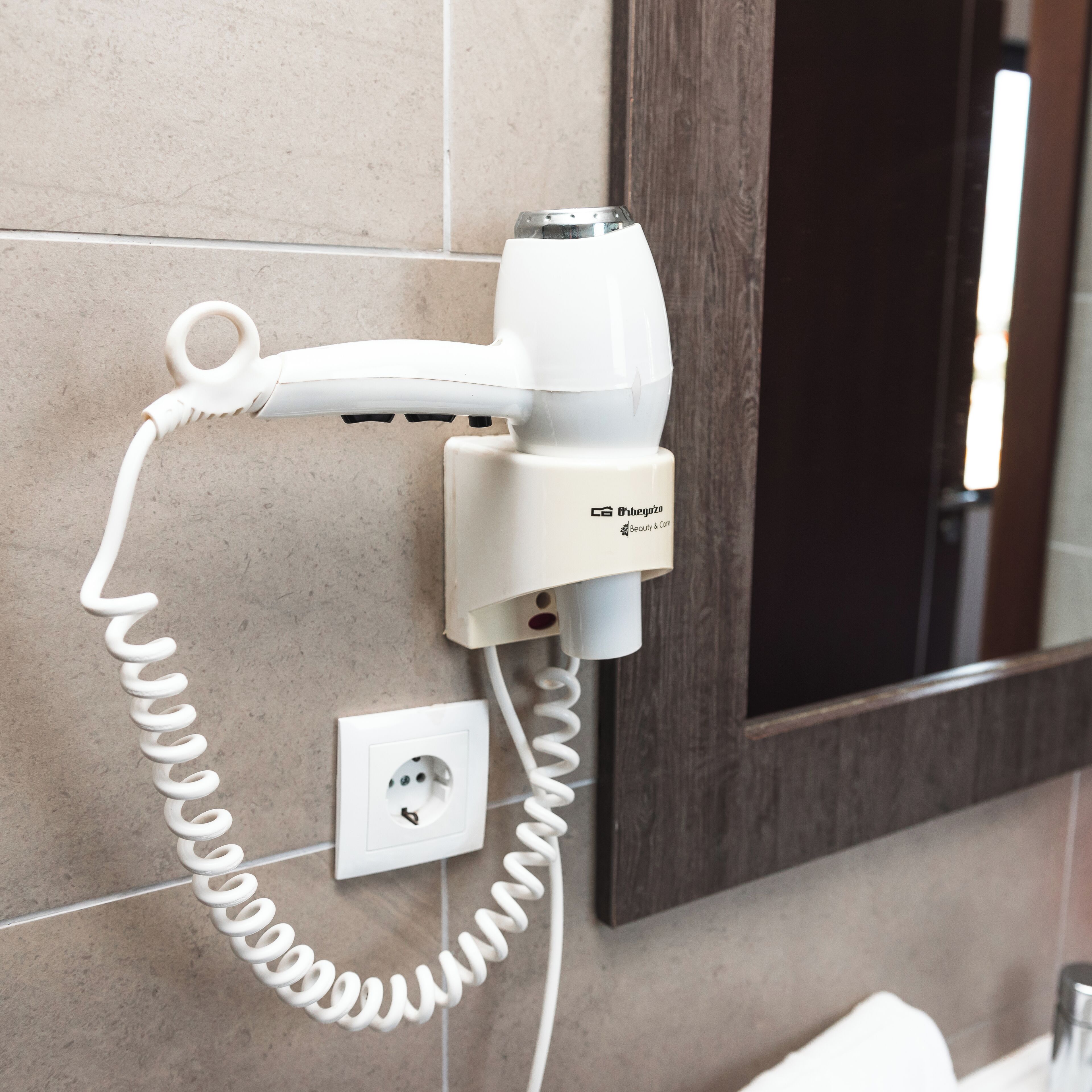 standard triple room | bathroom | shower, free toiletries, hair dryer, towels